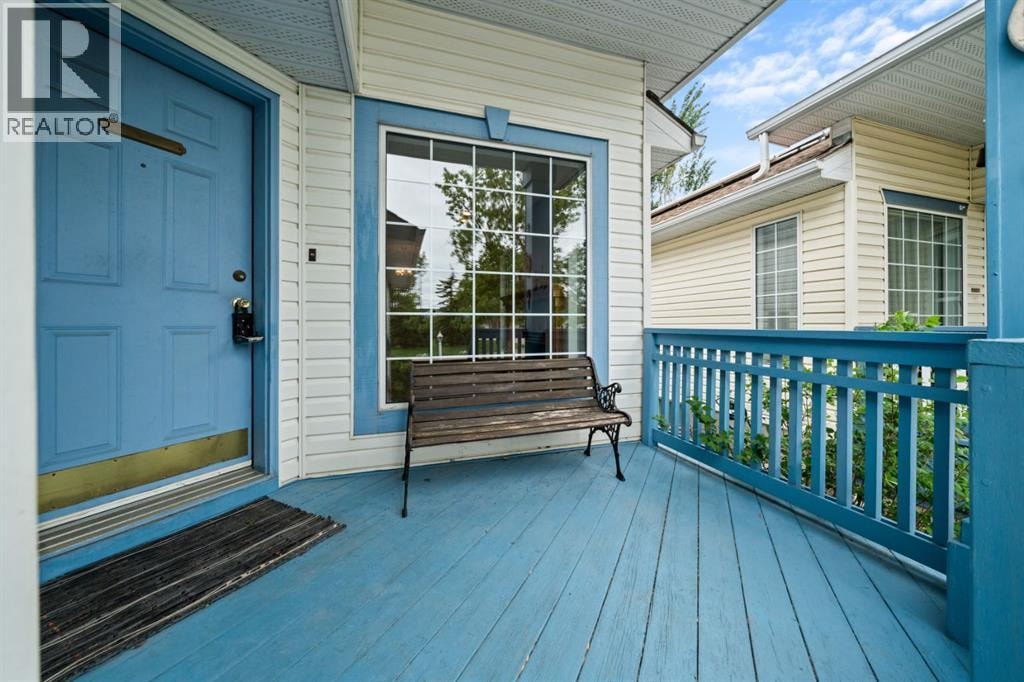 126 Douglas Glen Close SE — photo 2