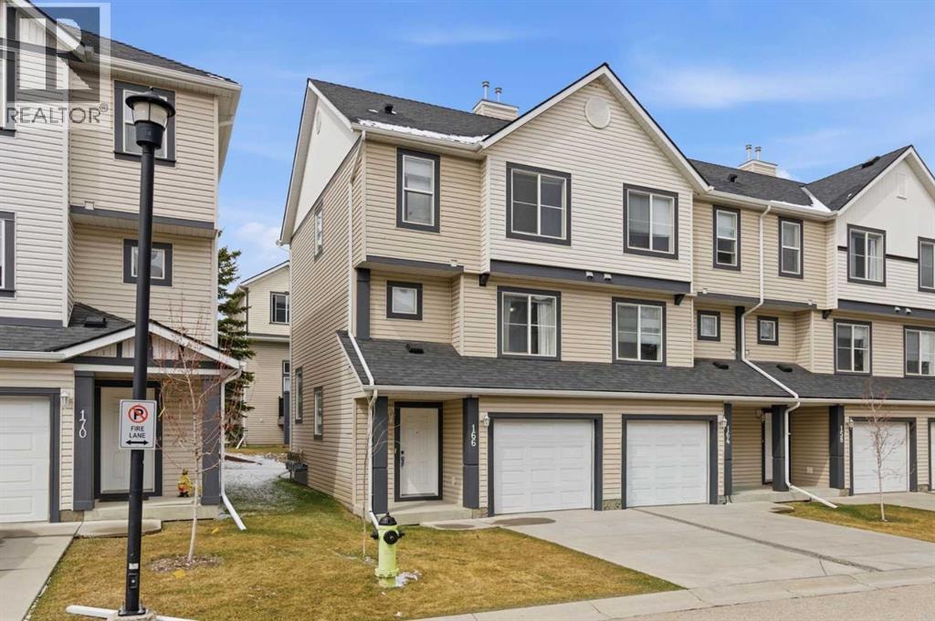166 Everhollow Heights SW — photo 1