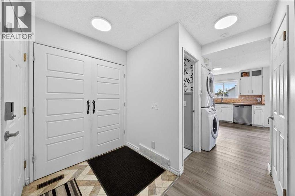 6979 Laguna Way NE — photo 8