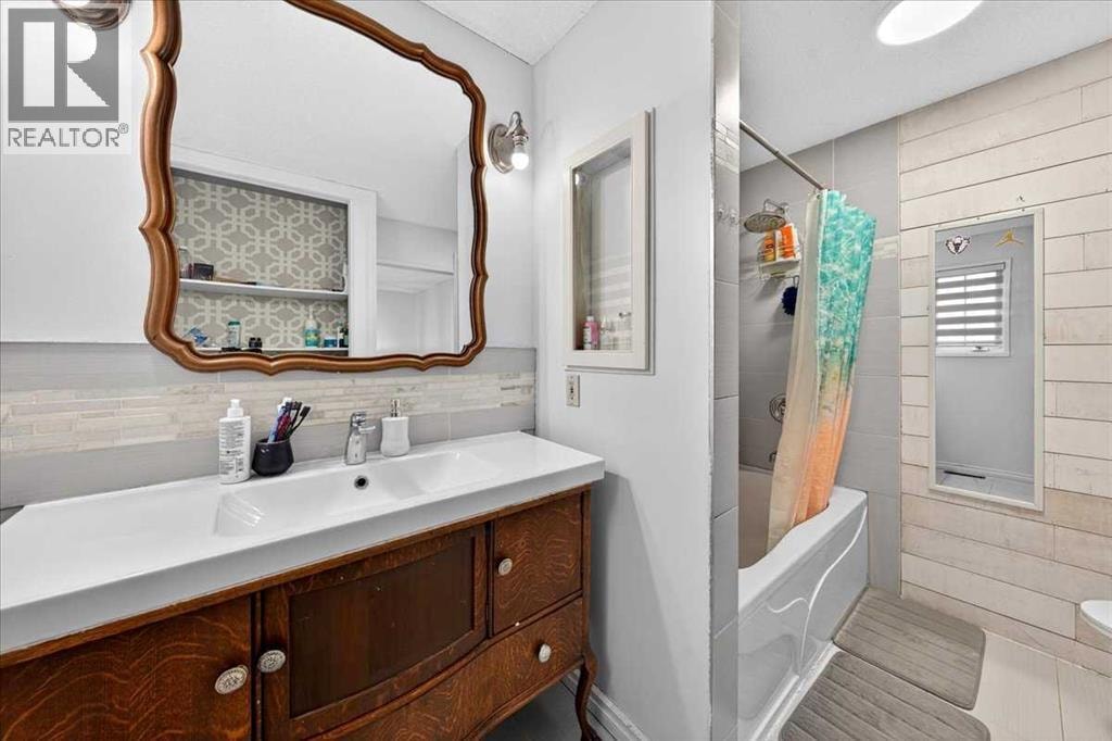 6979 Laguna Way NE — photo 23
