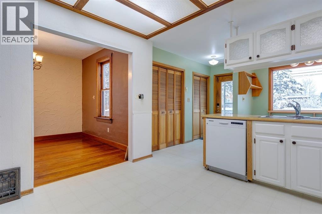 77 Elma Street W — photo 15