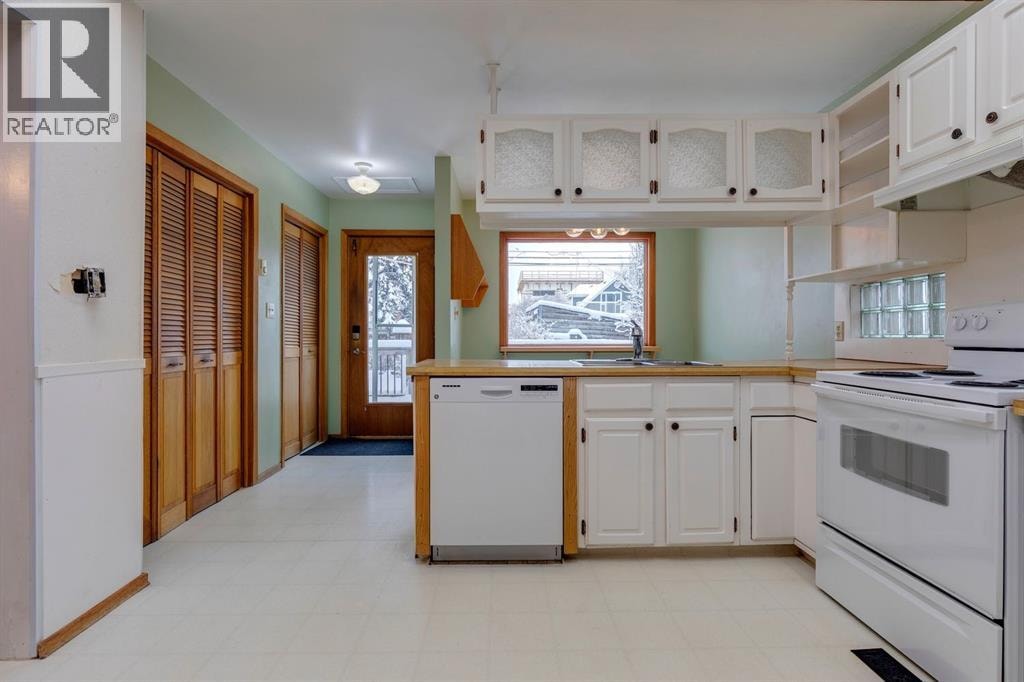 77 Elma Street W — photo 14