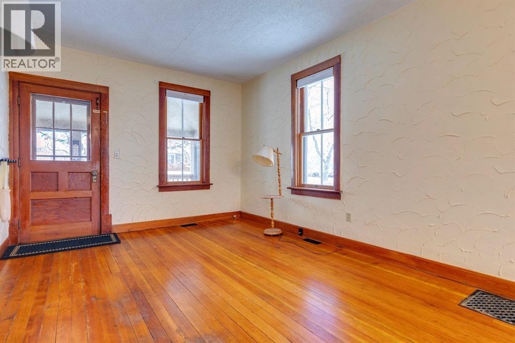 77 Elma Street W — photo 4
