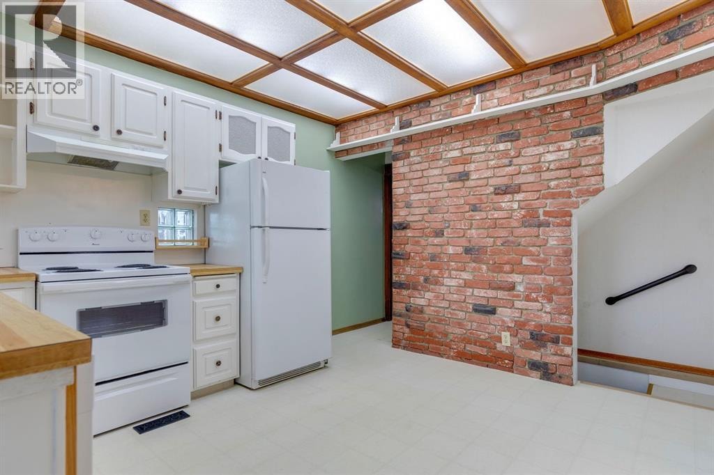77 Elma Street W — photo 16