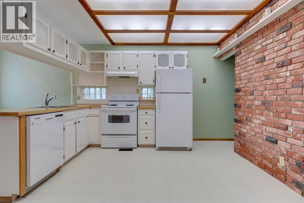 77 Elma Street W — photo 12