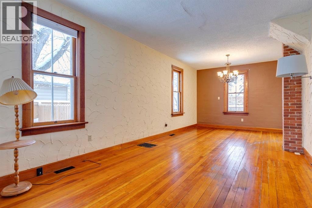 77 Elma Street W — photo 5
