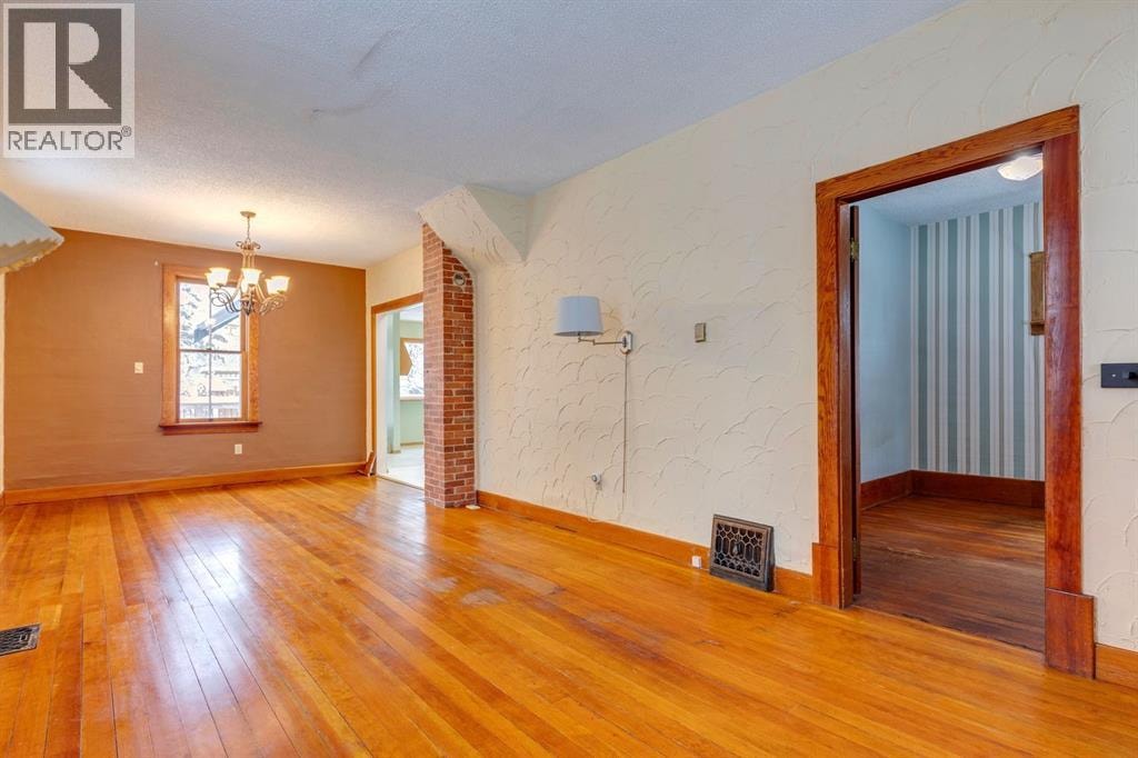 77 Elma Street W — photo 6