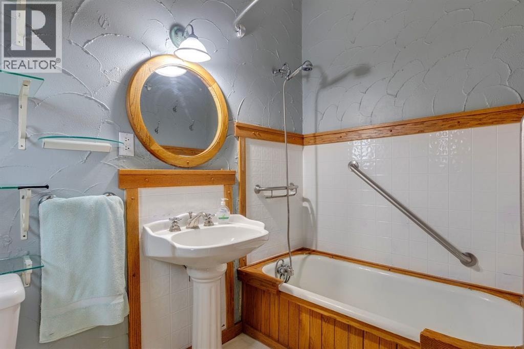 77 Elma Street W — photo 18