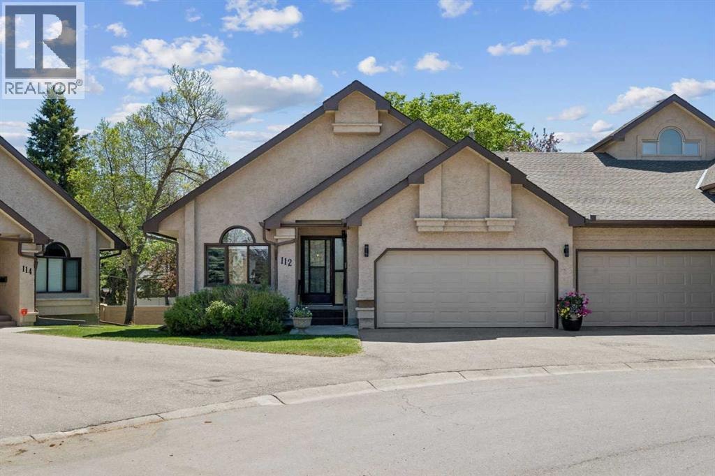 112 Oakbriar Close SW — photo 2