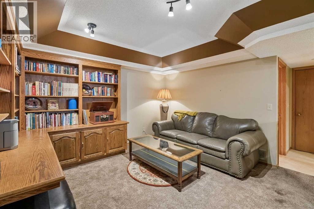 112 Oakbriar Close SW — photo 33
