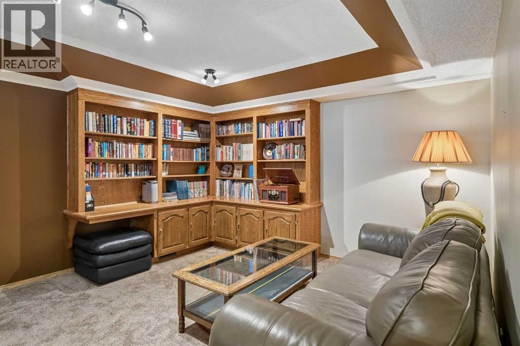 112 Oakbriar Close SW — photo 32