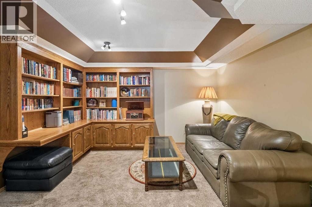 112 Oakbriar Close SW — photo 34