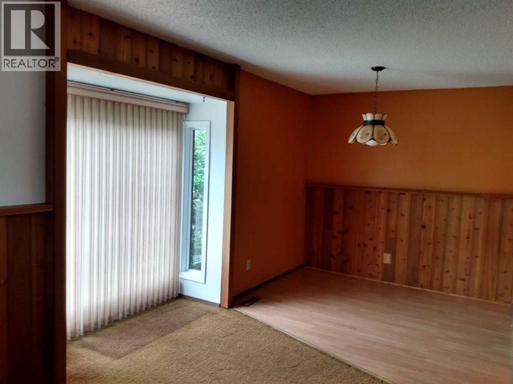 100 Doverglen Crescent SE — photo 8