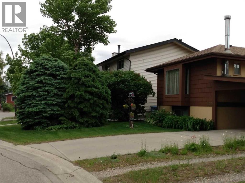 100 Doverglen Crescent SE — photo 2