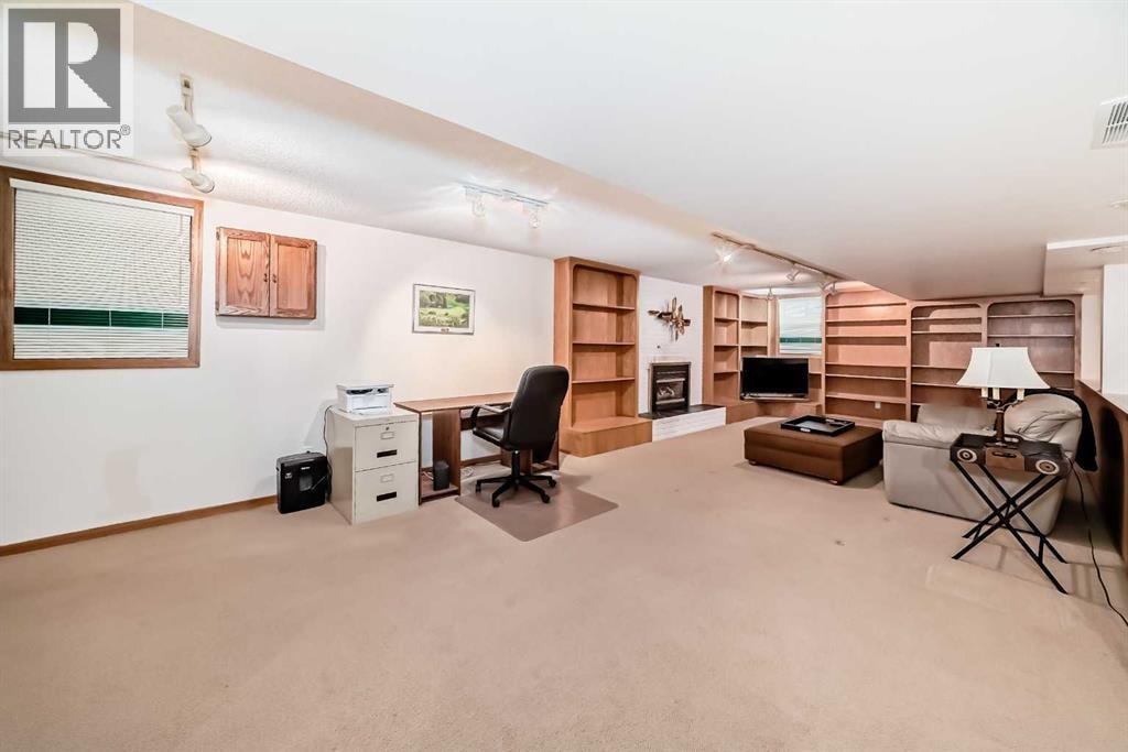 123 Varsity Estates Grove NW — photo 41