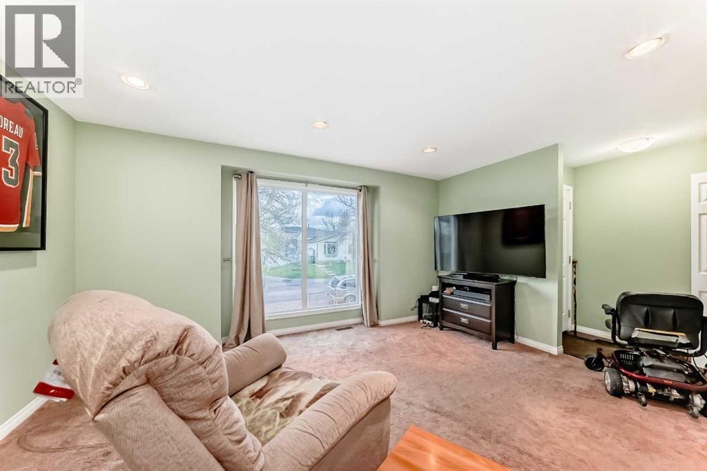 36 Castleglen Way NE — photo 7