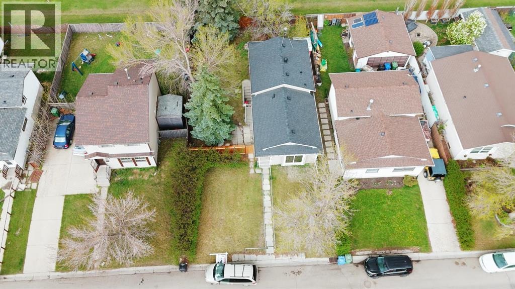 36 Castleglen Way NE — photo 42