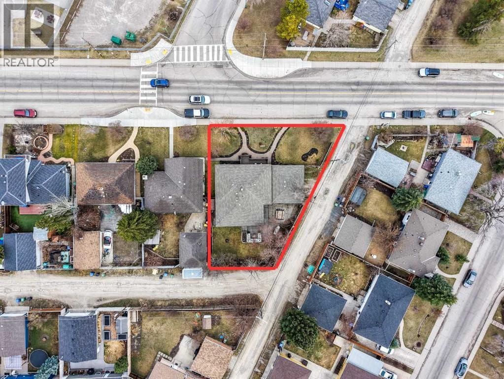 223 45 Street SW — photo 4