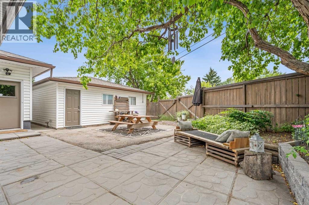 223 45 Street SW — photo 41