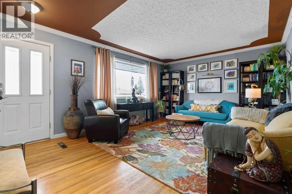 223 45 Street SW — photo 6