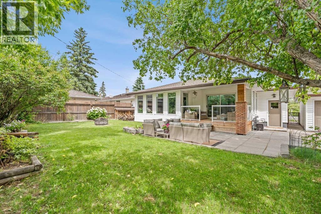 223 45 Street SW — photo 3