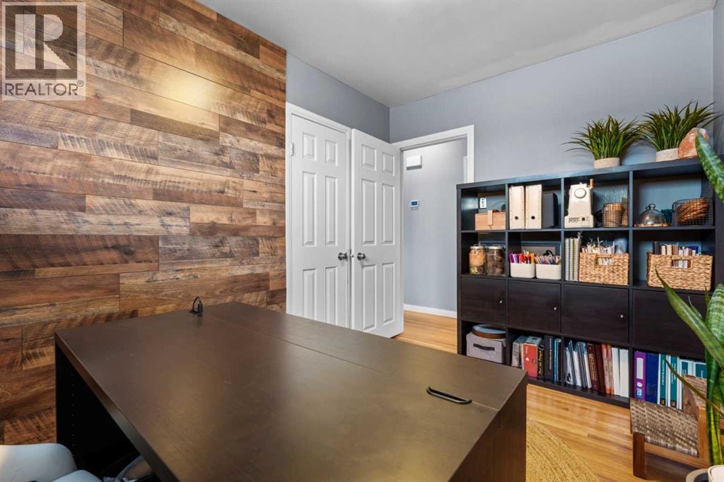 223 45 Street SW — photo 25