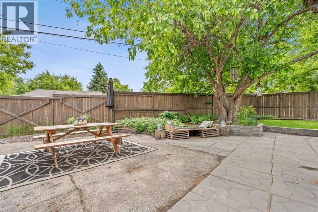 223 45 Street SW — photo 42