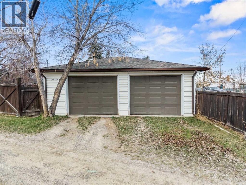223 45 Street SW — photo 45