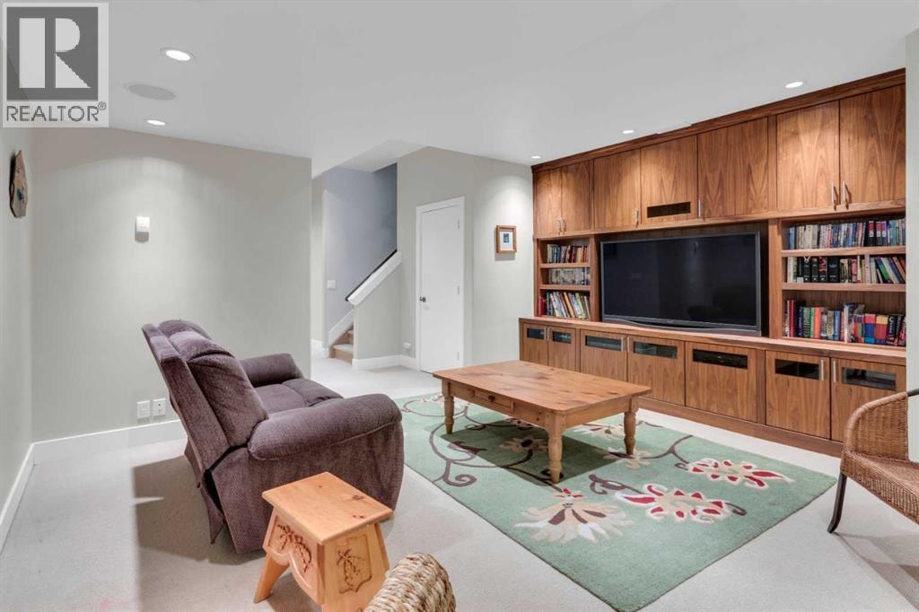 448 13 Street NW — photo 32