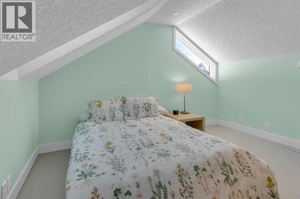 448 13 Street NW — photo 31