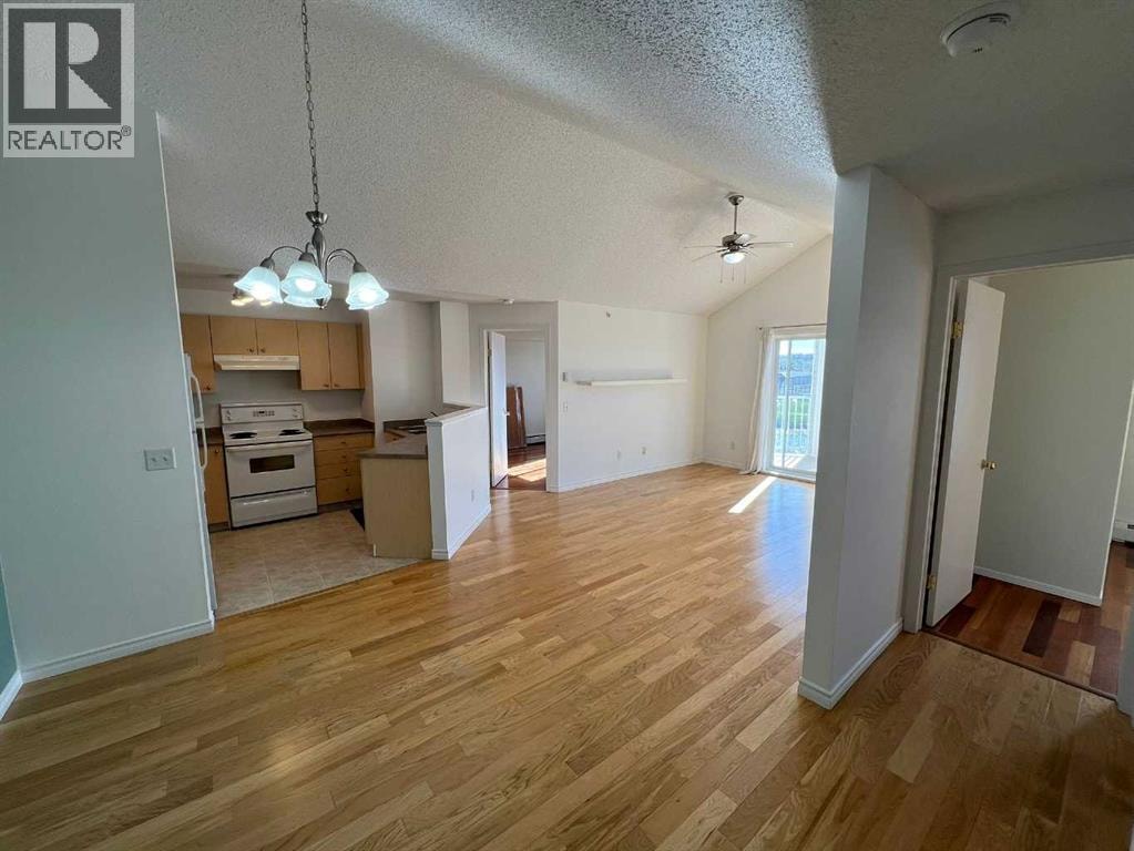 408, 16 Country Village Bay NE — photo 12