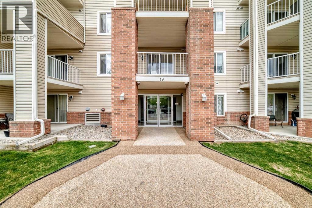 408, 16 Country Village Bay NE — photo 4