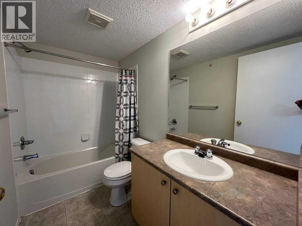 408, 16 Country Village Bay NE — photo 17