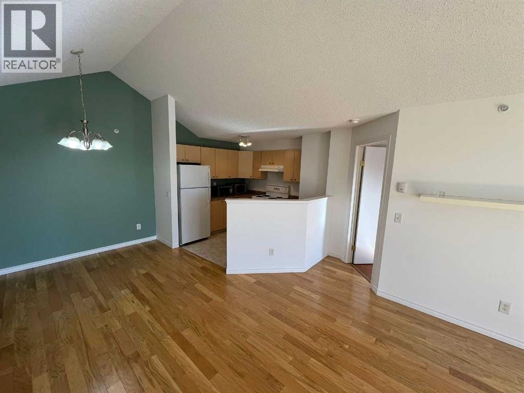 408, 16 Country Village Bay NE — photo 11