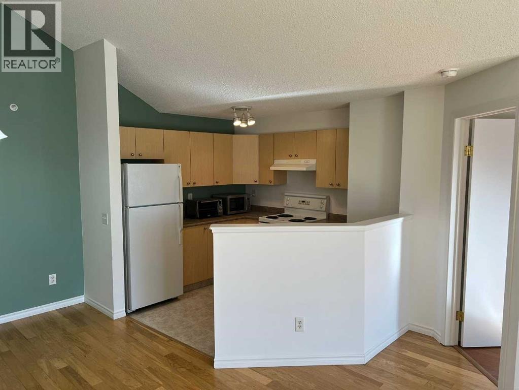 408, 16 Country Village Bay NE — photo 10