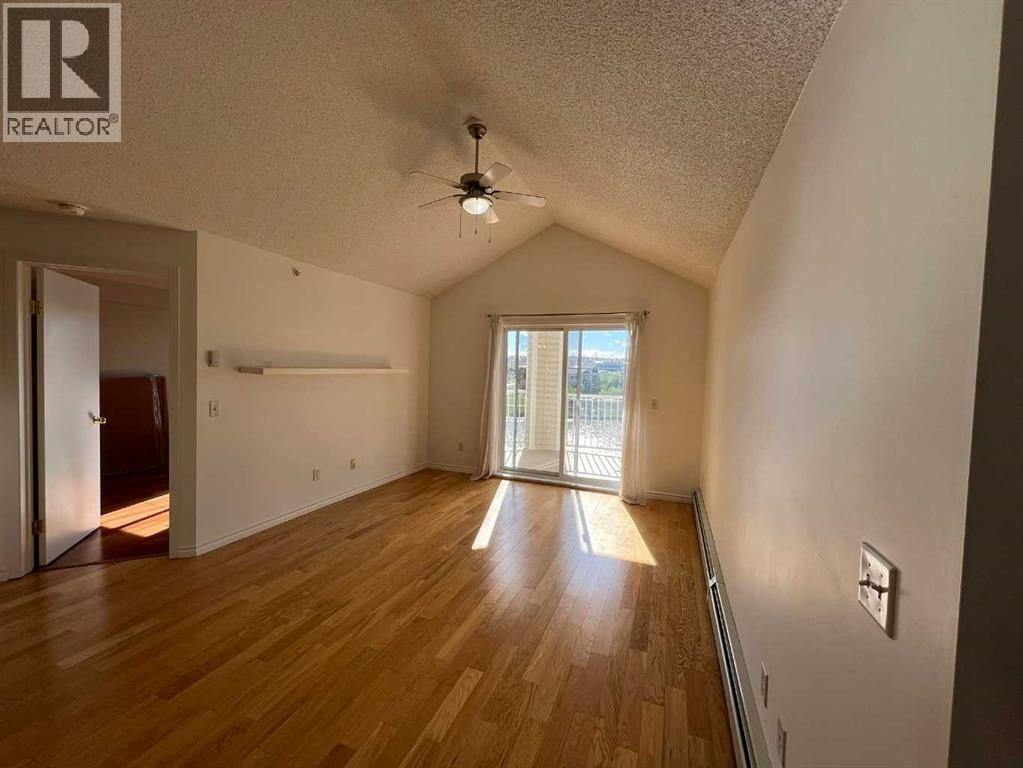 408, 16 Country Village Bay NE — photo 16