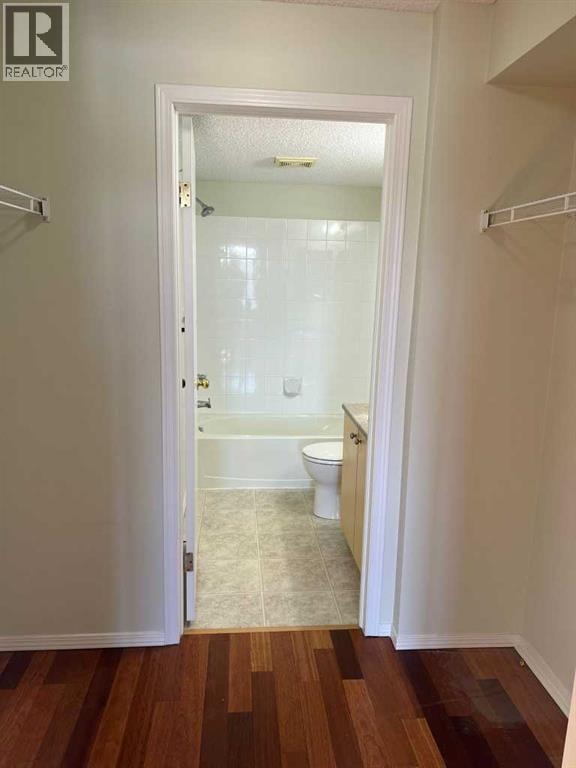 408, 16 Country Village Bay NE — photo 19