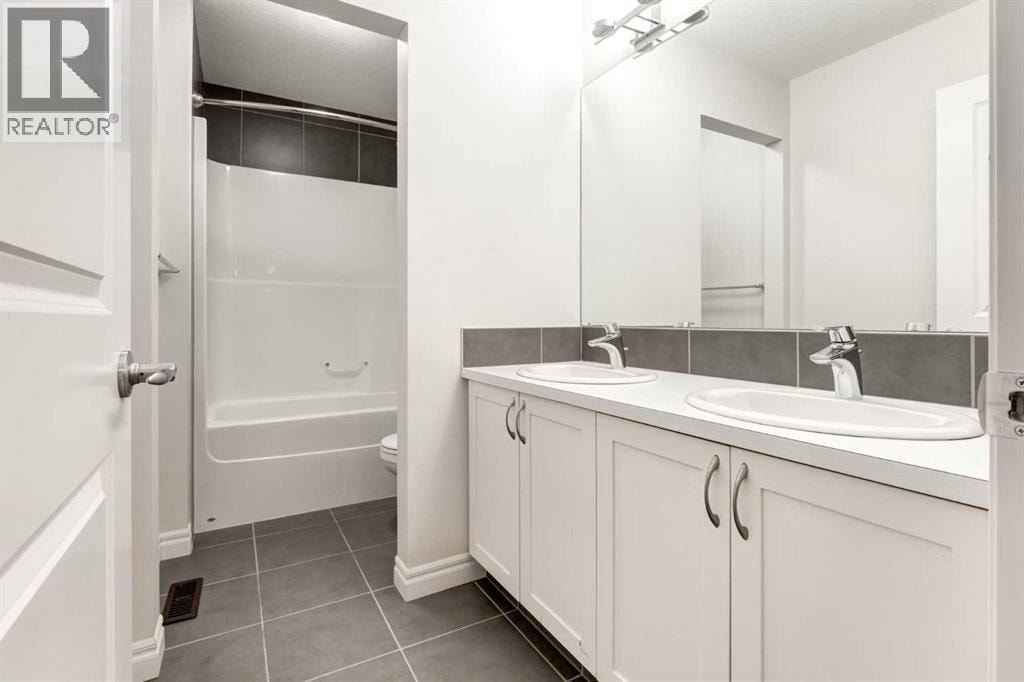 104 HILLCREST Avenue SW — photo 36