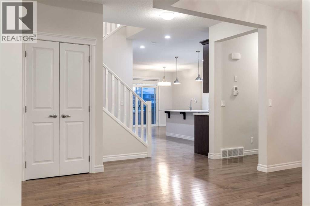 104 HILLCREST Avenue SW — photo 3
