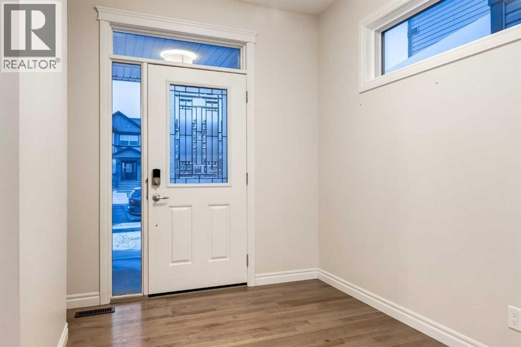 104 HILLCREST Avenue SW — photo 2
