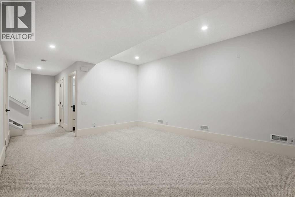 2412 28 Avenue SW — photo 37