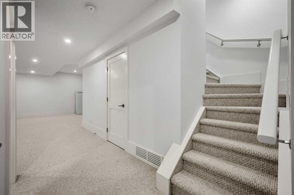 2412 28 Avenue SW — photo 33