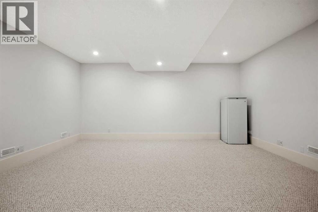 2412 28 Avenue SW — photo 38