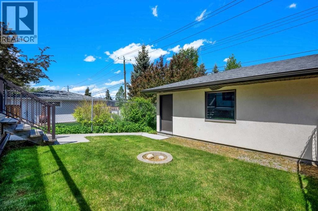 2412 28 Avenue SW — photo 43