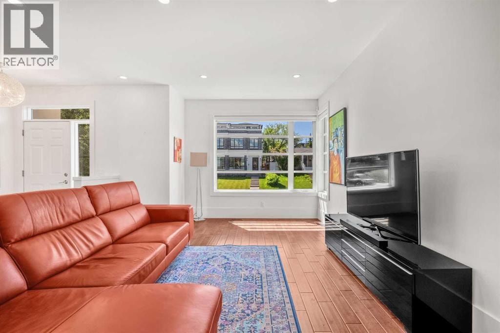 2412 28 Avenue SW — photo 4