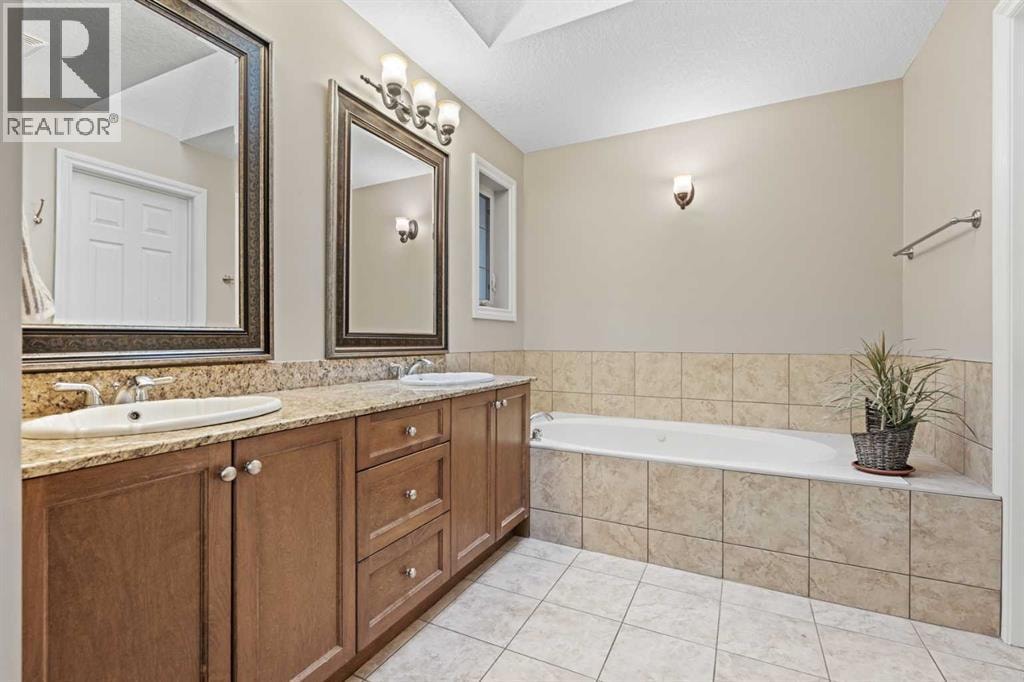 514 22 Avenue NE — photo 24