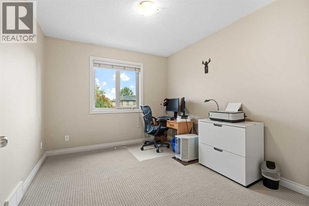 514 22 Avenue NE — photo 27