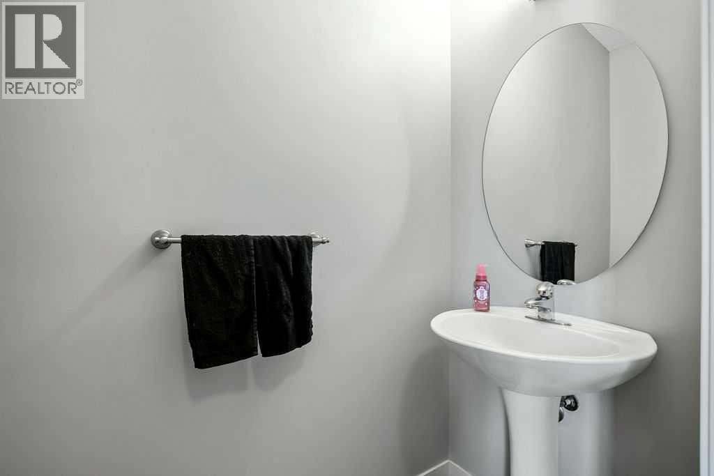 219 Mahogany Grove SE — photo 5
