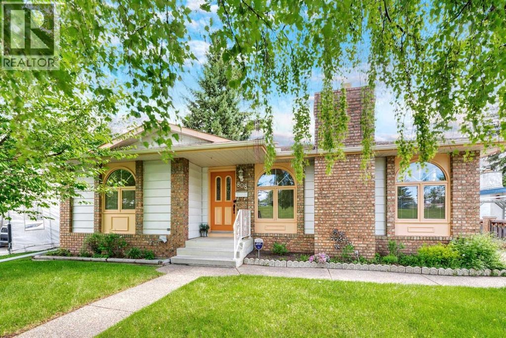 808 Canterbury Drive SW — photo 1
