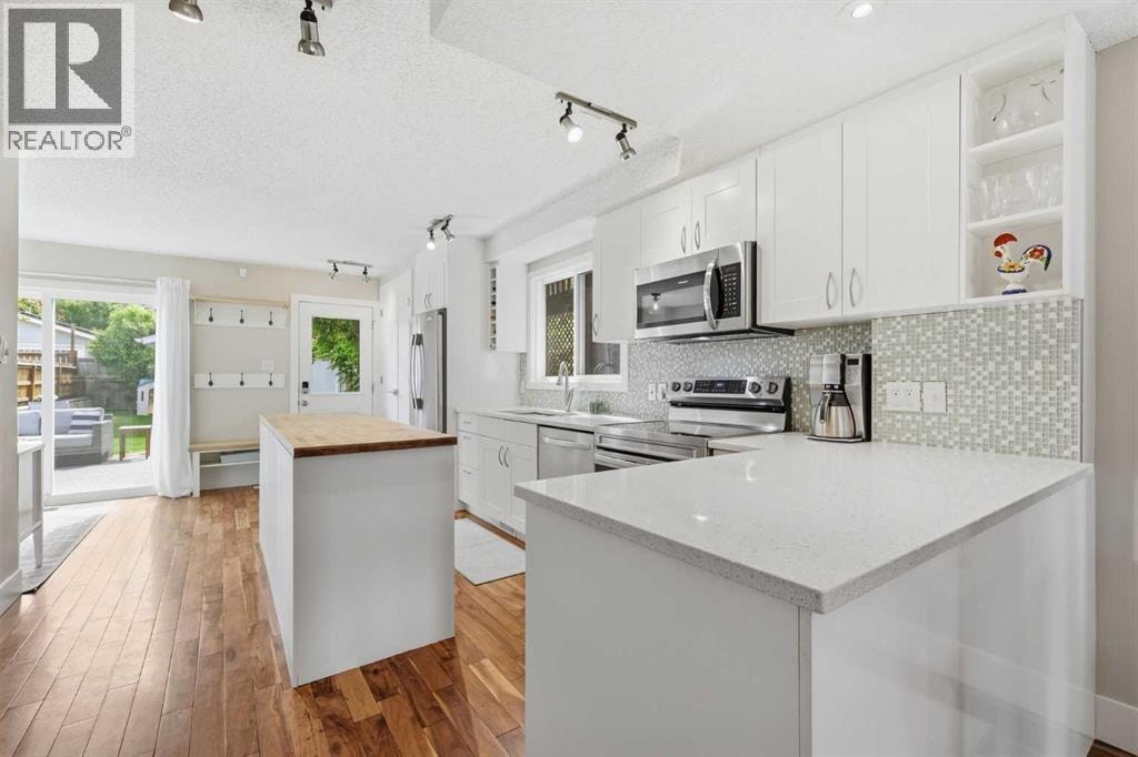 2222 28 Street SW — photo 13